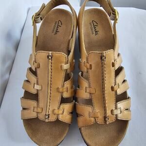 Clarks 9.5 Lexi Marigold Strappy Sandals